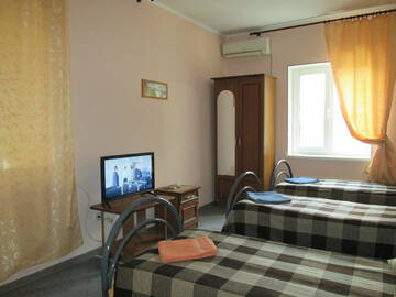 Классический трехместный номер в Гостинице Итальянский Дворик